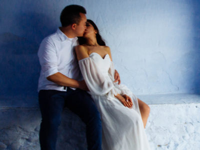 Man kissing a woman at a portraiture photo session